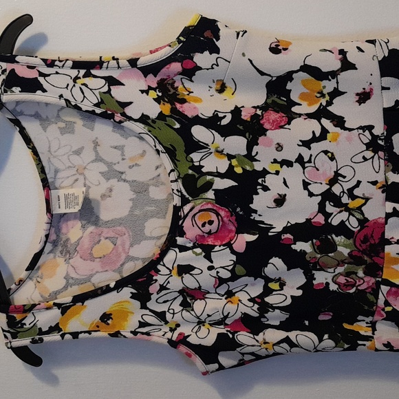 White Mark sleeveless flower pattern dress. Size large. - Picture 2 of 7